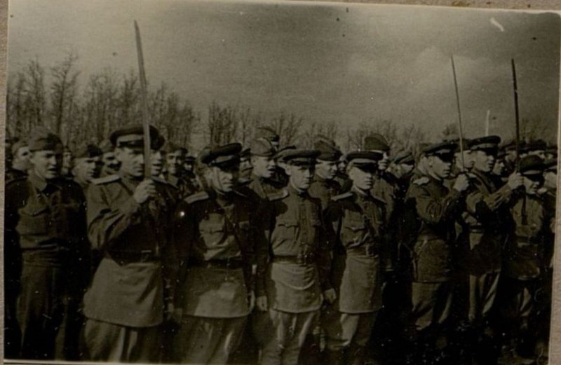 Фотография: Проведение митинга в полку