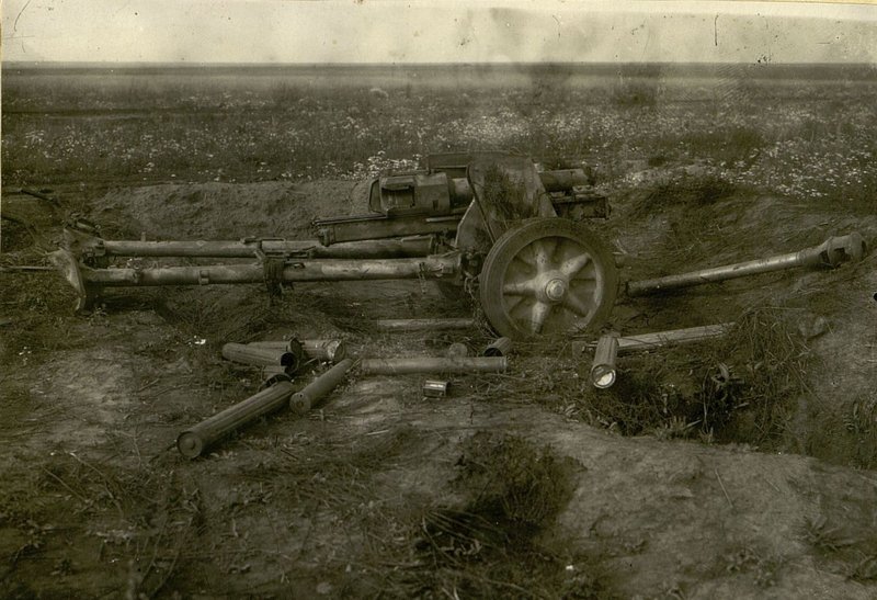 Image: 105 mm gun after a fire raid 2/642 Red Banner Cannon Artillery Regiment 5th Artillery Division Reserve of the main command 07/15/43 Malo-Arkhangelskoe direction