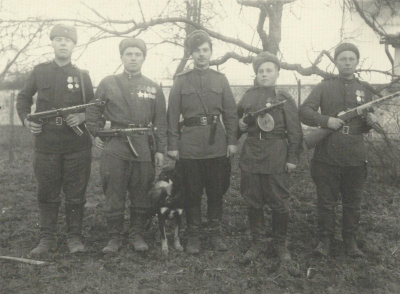 Разведчики Н.В. Степанов, Н.С. Ковалев, П.А. Соловьев, С.П.Зайцев, неизвестный