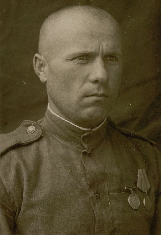 Фотография: Ефрейтор Юрьев Г.Н. водитель автомобиля ЗИС-5 За 1944-45 г.г. его машина прошла 102365 километ. перевезено 3568 тонн груза