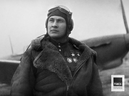 Командир эскадрильи 270-го истребительного авиационного полка, дважды Герой Советского Союза Сергей Луганский