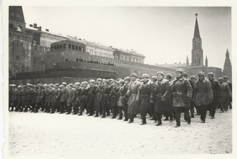 «Парад.»