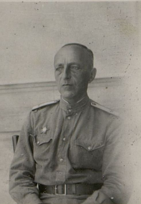 Фотография: Начальник кабинета ЛФК майор медицинской службы Раскин М.В.