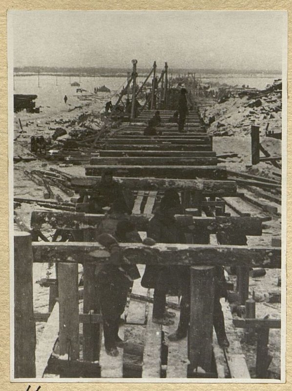 Image: Laying attachments from the scaffold