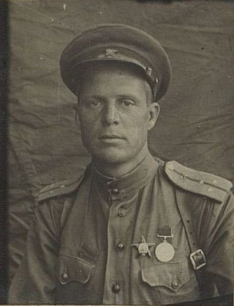 Image: Commander of the 3rd company, senior lieutenant Mamonov