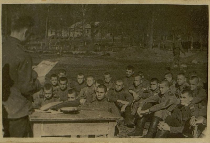 Фотография: На политзанятиях