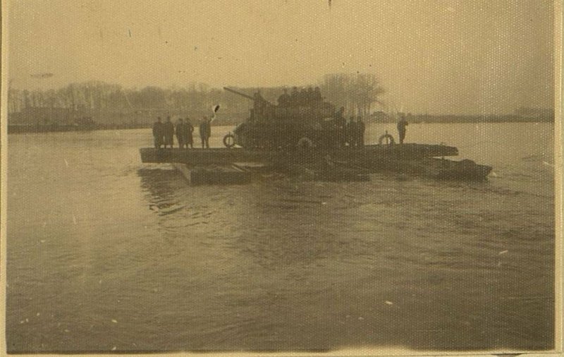Image: Crossing tanks
