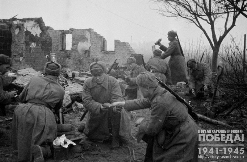Mortar crew of lieutenant Miroshnichenko in combat in the vicinity of Gdansk (Danzig)
