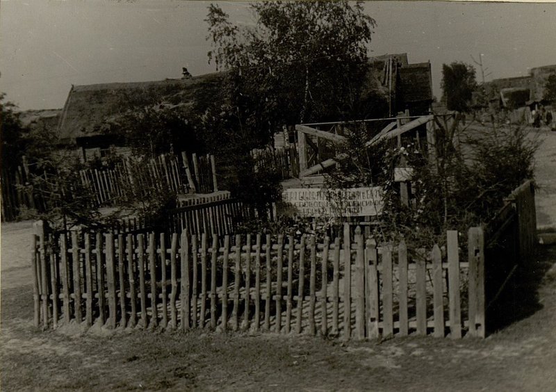 Image: The individual grave is located on the eastern outskirts of der Metevichi, Starobinsky district, Bobruisk region.