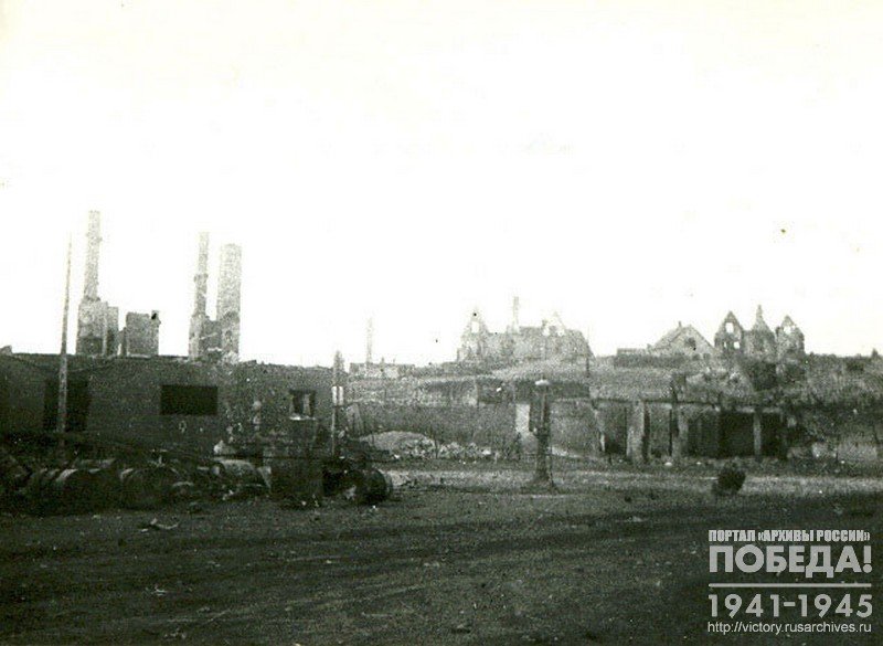 Retreating under the blows of Red Army, the Germans burned down the Norwegian city of Kirkenes