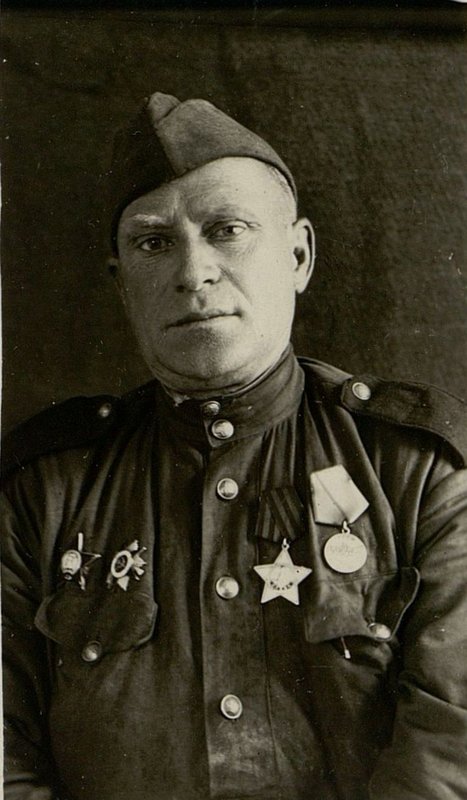Фотография: Старший Сержант Александр Матвеевич Нисемович, член Всесоюзной Коммунистической партии большевиков