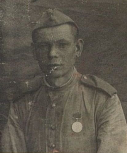 Image: Red Army soldier Khabibulin was awarded the medal "For Courage"