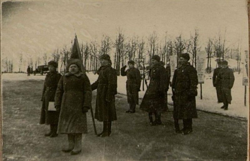 Фотография: Вручение Красного Знамени части Командующим Южно - Уральским военным округом Генерал-полковником товарищем Рейтер