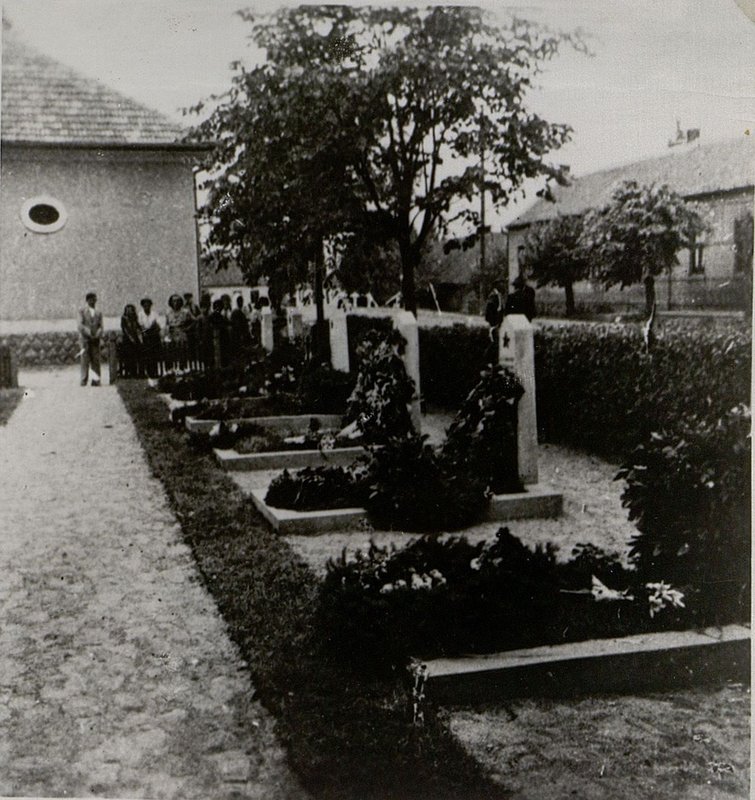 Фотография: г. Сент-Леринц. Воинское кладбище