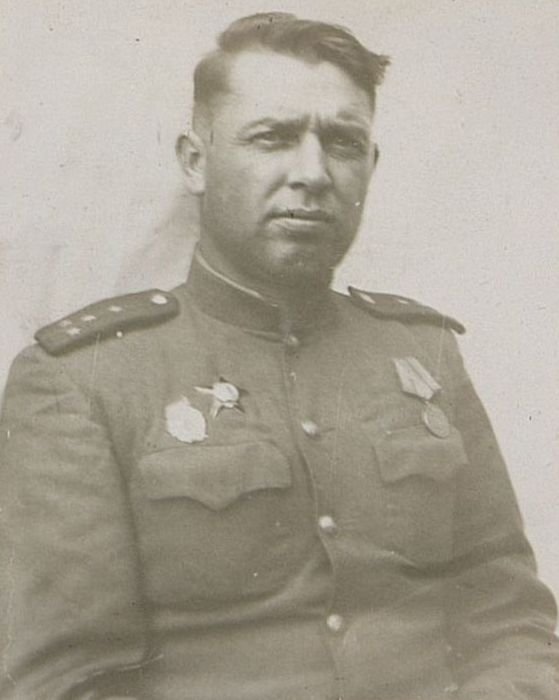 Фотография: Помощник командира батальона по хозяйственной части гвардии капитан Аносов. С.Л.