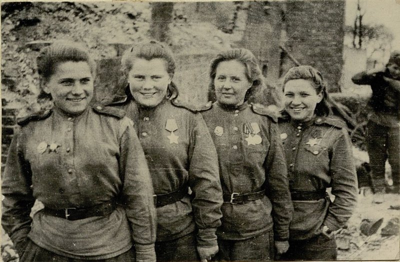 Фотография: Слева направо - Лаврентьева, Видина, Кузьмина, Андерман