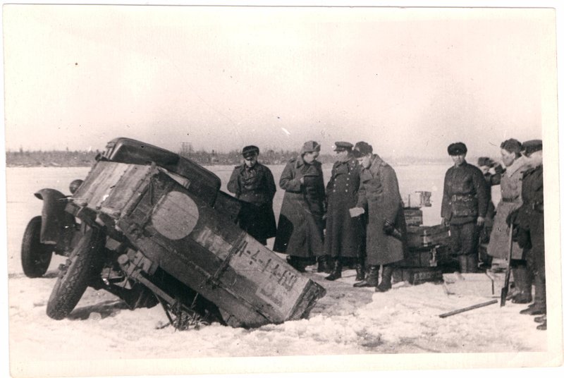 Car fell through the ice with the right wheels. On the right - command staff of the 64th road maintenance battalion. Ice road. Winter, 1941-1942