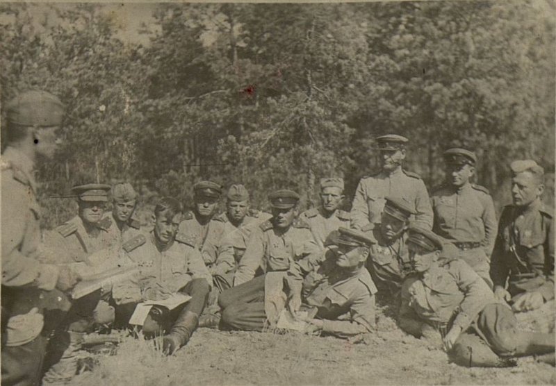 Image: In a break between battles, the regiment's party bureau in full strength at its meeting with the participation of the battery party organizers, hears the best party organizer of the battery, the party organizer of the 4th battery, Sergeants Trachevsky, about the experience of party political work in offensive battles for the liberation of Belarus from the Nazi invaders. August 1944