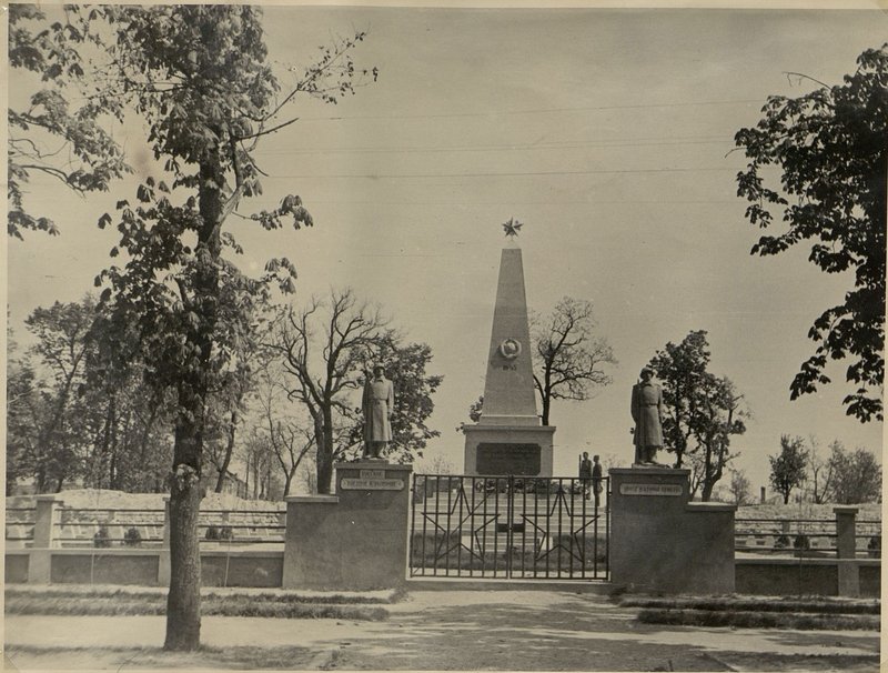 Image: Szekesfehervar. Military cemetery