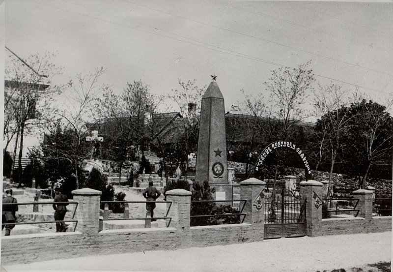 Image: Pakozd. Military cemetery