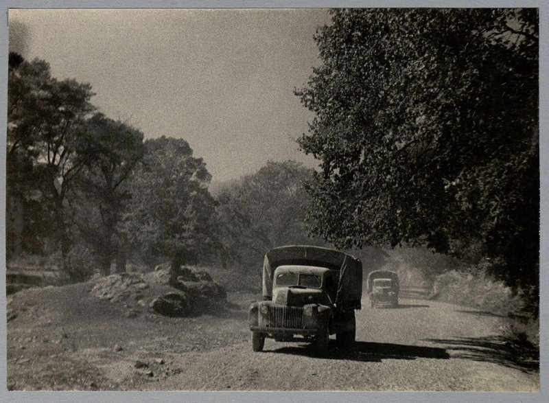 Фотография: Альбом "История 28 автомобильного полка, 1943-1944 гг."
