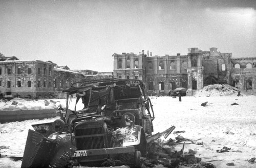 Вокзальная площадь Сталинграда после окончания боев.