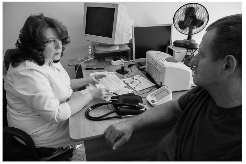 Medics from the Kursk Regional Clinical Hospital are conducting outreach examinations of refugees from border areas at temporary accommodation sites in the region.