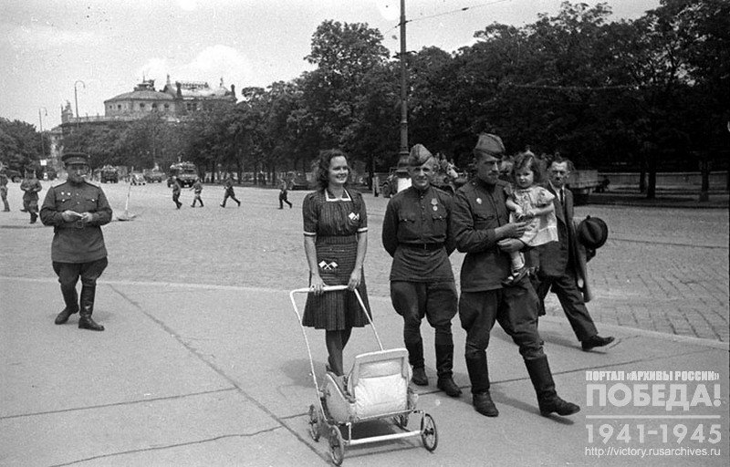 View  one of the streets of Vienna after its liberation