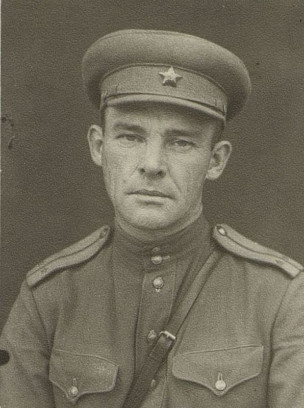 Image: Armament base party organizer Lieutenant Kozmin A.A.