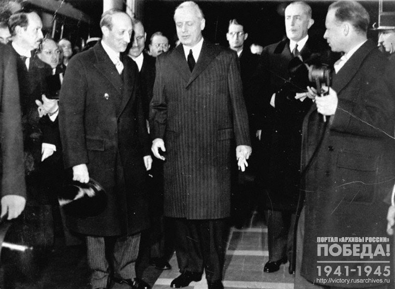 On December 6th 1938, the Franco-German Declaration. Joachim von Ribbentrop, the German Foreign Minister, J. Bonne, the Minister for Foreign Affairs of France and others