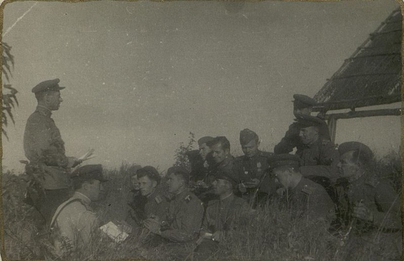 Image: Meeting of the party organization 38 separate air regiment (OAPR). Company commander comrade Popov makes a report on the tasks of the communists in the offensive on the city of Hulin