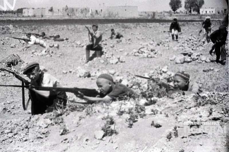 Students of the Tashauz Agricultural College during military training