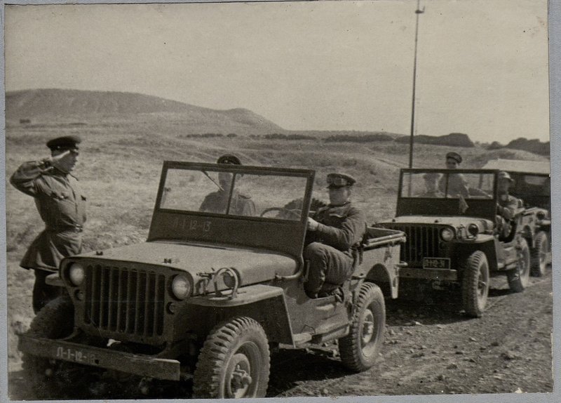 Фотография: Альбом "История 28 автомобильного полка, 1943-1944 гг."