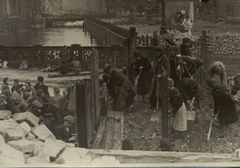 Image: By the Teltow Canal