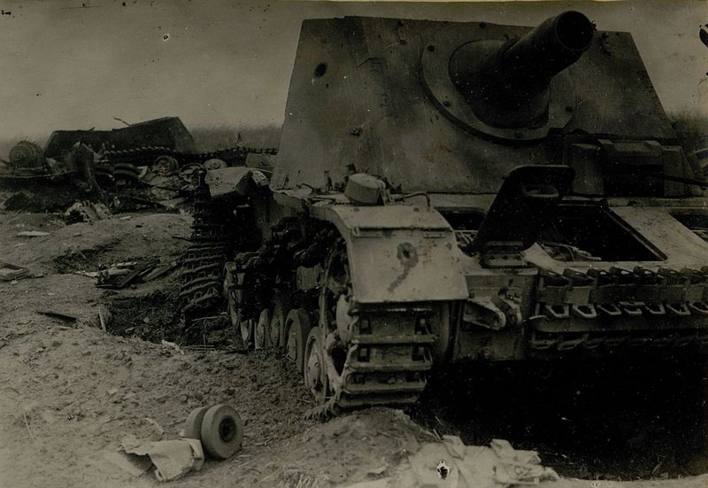 Image: German tank, broken on July 10, 1943 in the area of Ponyri station by 9 battery of 753 Cannon artillery regiment of 5 Artillery division of strategic reserve