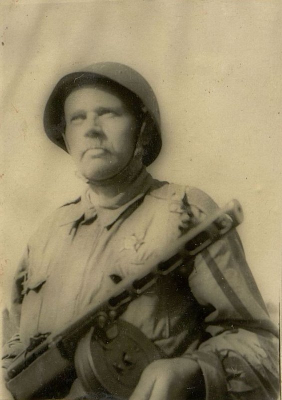 Фотография: Командир стрелкового отделения сержант Петр Трушин