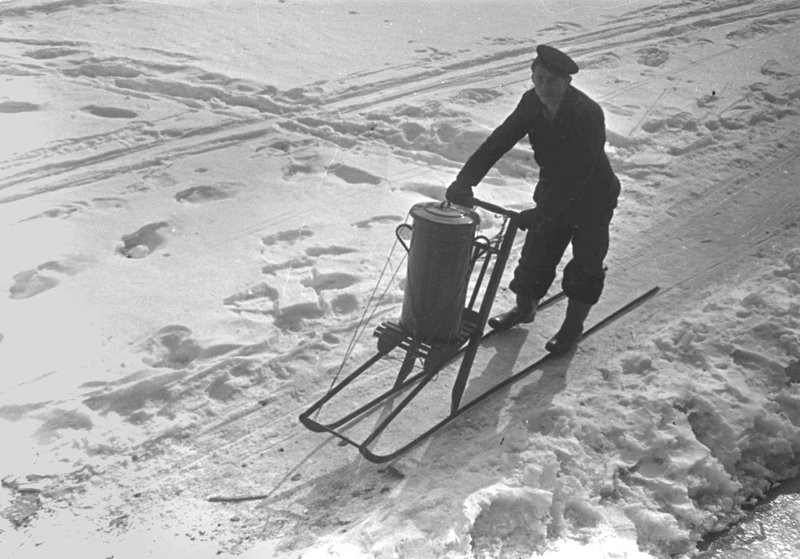 Kicksled. Near Levashovo railroad station