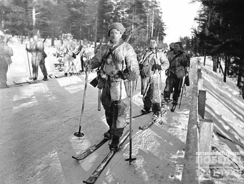 Soldiers-skiers on a mission