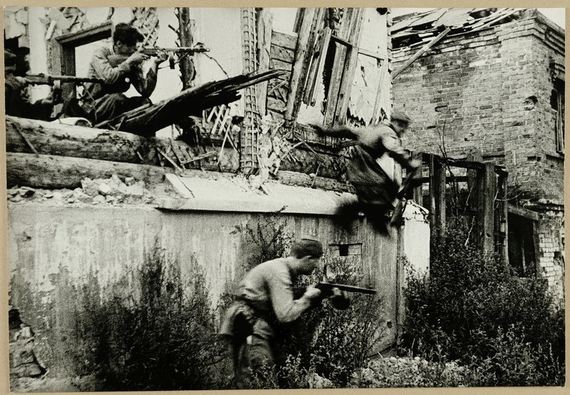 "Lieutenant N.N. Andreienkov's automatic riflemen are engaged in street combat."