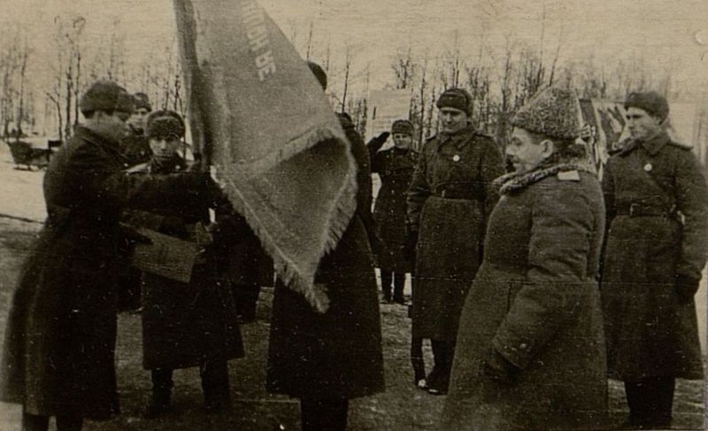 Фотография: Вручение знамени полку
