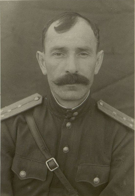 Фотография: Заместитель командира Артдивизиона капитан Неженцев Николай Артемьевич