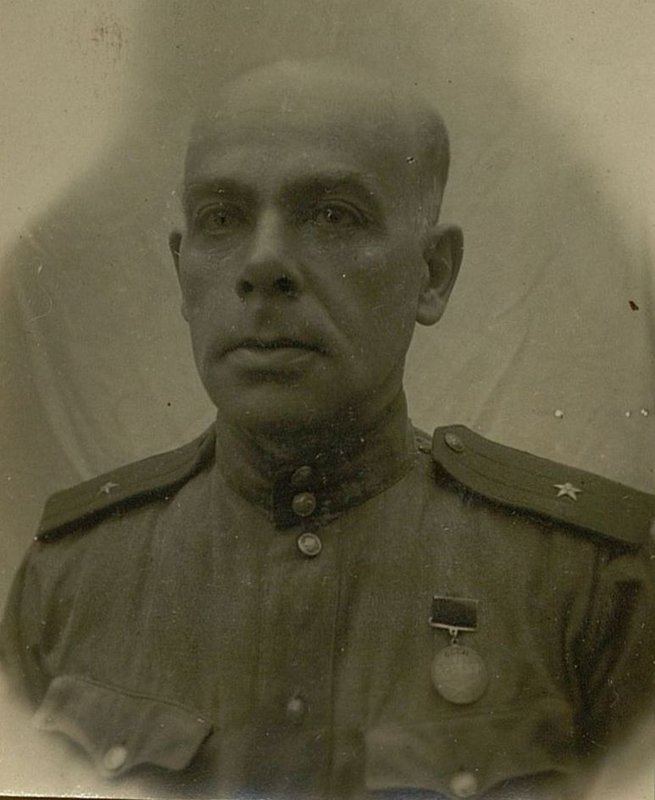 Фотография: Майор интендантской службы Шик Лев Аронович. Начальник отдела учета материально-технического обеспечения войск и планирования автодорожных и воздушных перевозок управления тыла 34 армии