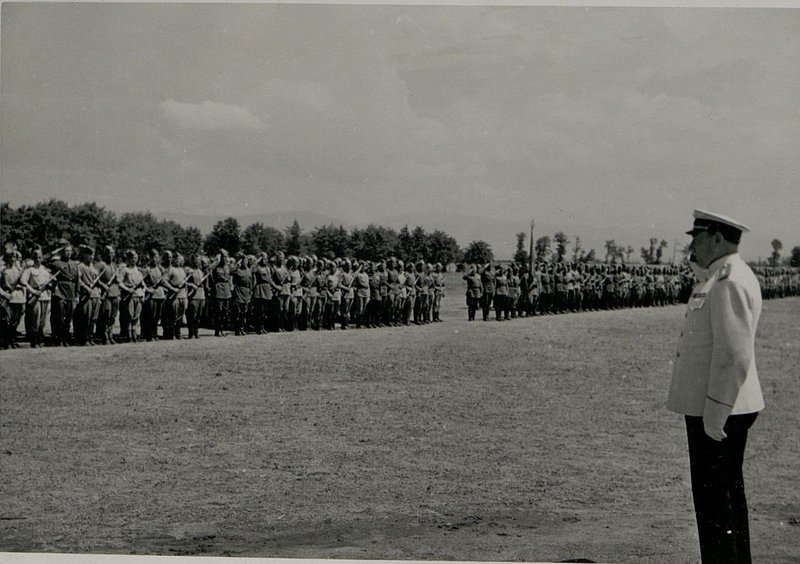 Фотография: Вручение боевых знамен и орденов частям армии