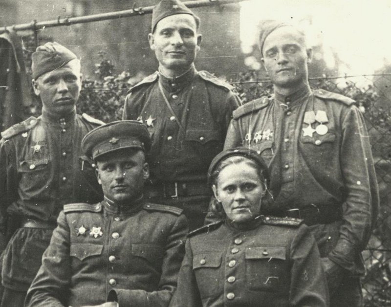 Group photo (5 people). Sitting: A.S. Bessonov, chief of intelligence of the 140th rifle division, major, and M.V. Bessonova...