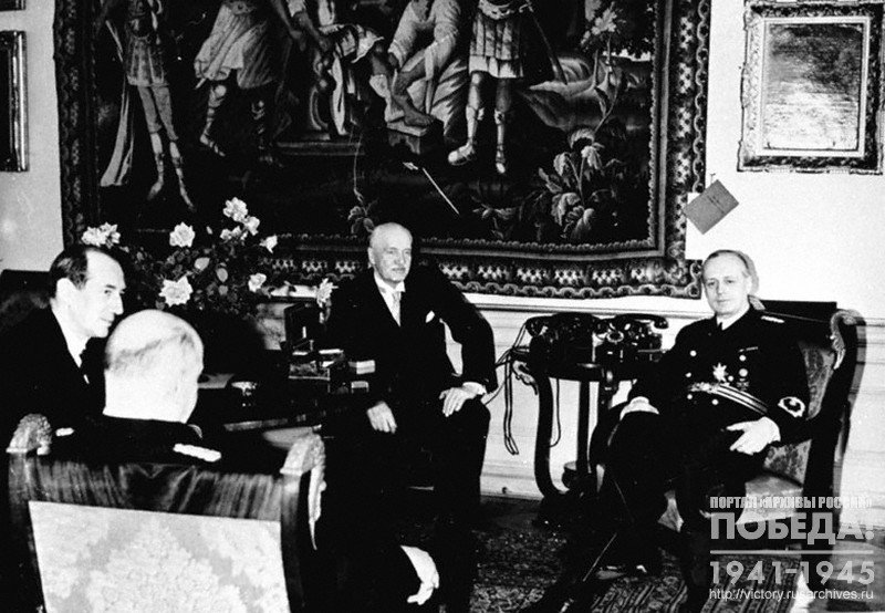 German Foreign Minister Joachim von Ribbentrop visiting Poland. 
 German Foreign Minister Joachim von Ribbentrop, President of Poland Igun Moszici, Poland Foreign Affairs Minister Józef Beck and Germany Ambassador to Poland Motke at President’s Palace