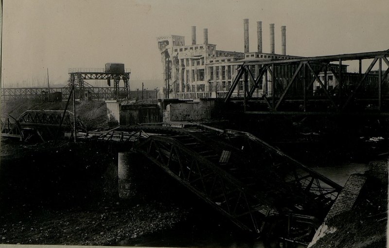Фотография: Общий вид разрушенного моста через реку Новая Варта