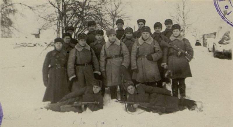 Image: A group of participants in the front-line rally of fighters of the 16th separate tank brigade (in the center is the head of the rifle battalion commander Sviridov)
