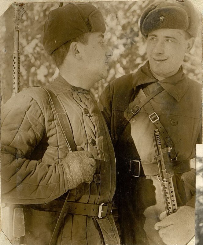 Фотография: Смелые разведчики Краев и Кагановский