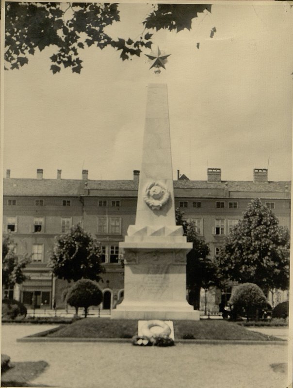 Image: Сity of Szeged. Monument  to the fallen officers