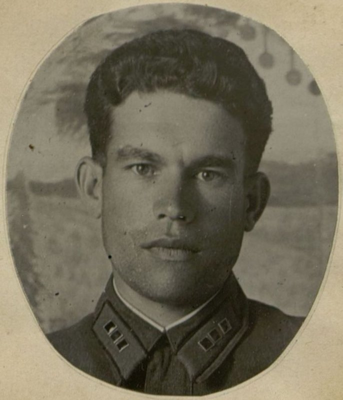 Фотография: Отсекр коллектива В.К.П.(б). политрук Рахманов